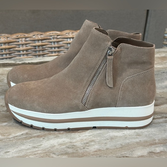 Women’s STEVE MADDEN Glided taupe suede platform sneakers- Size 8.5 - Picture 8 of 10